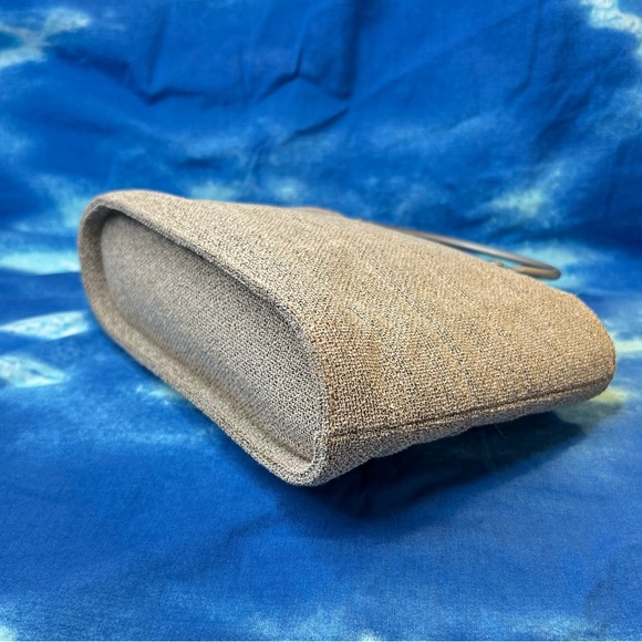 Auth CHANEL Bag • Authentic CHANEL Chocolate Bar Mini Bag in Silver Metal Tweed - Picture 8 of 16